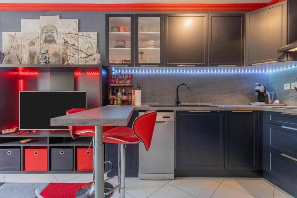 Kitchen or kitchenette
