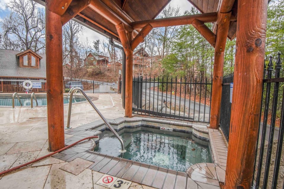 Hot Tub, Swimming pool