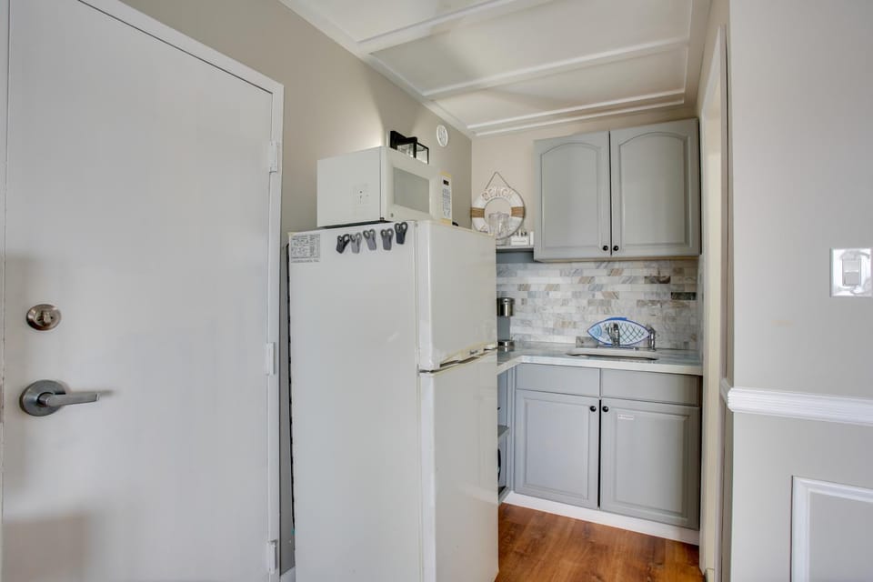 Walk to Shore: Wildwood Crest Studio w/ Pool View! Apartment in Wildwood Crest
