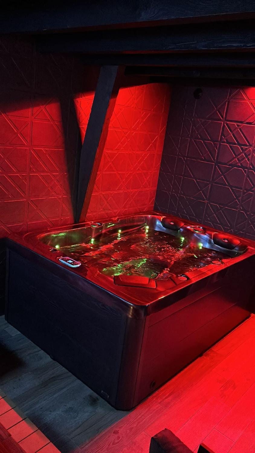 Hot Tub, Spa and wellness centre/facilities