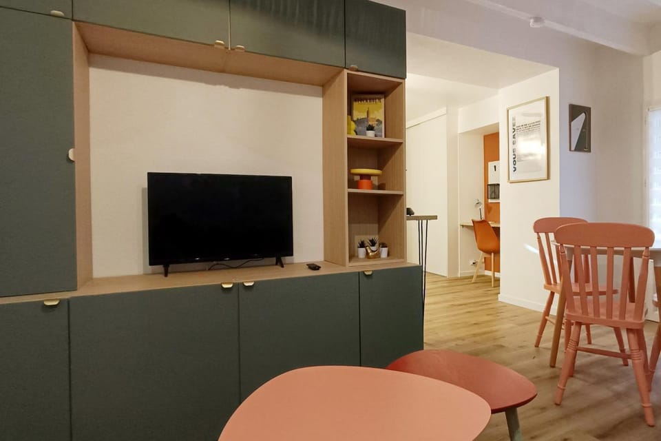 TV and multimedia, Seating area