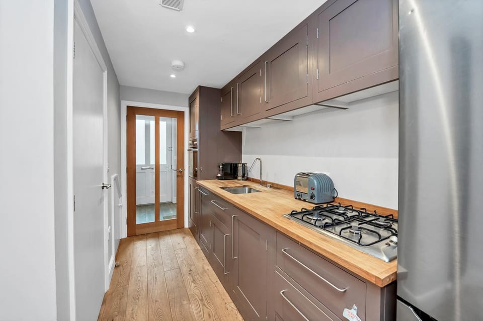 7D Albert St - sleeps 4 guests with parking on request House in Bury Saint Edmunds