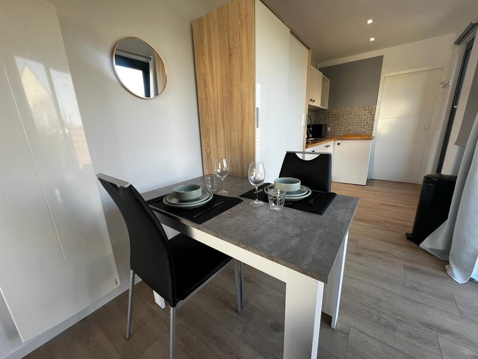 Conteneur Design Avec Jacuzzi - Bord de Forêt Apartment in Hauts-de-France