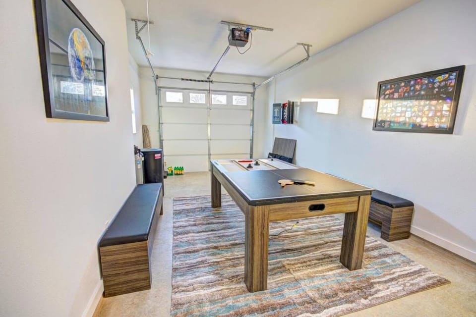 Cedar Lodge at Little Ranches 5 min to Square House in Wimberley