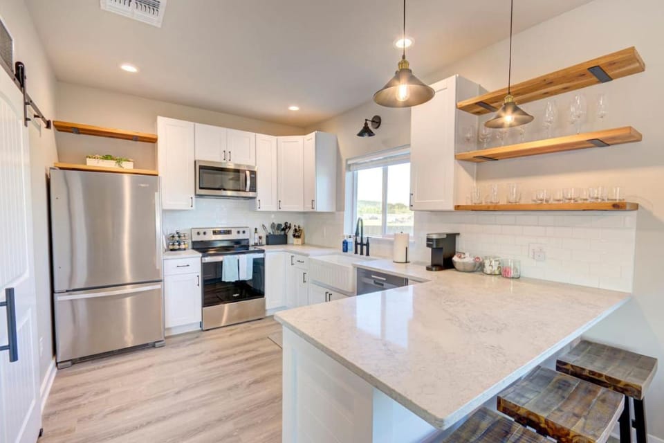 Cedar Lodge at Little Ranches 5 min to Square House in Wimberley