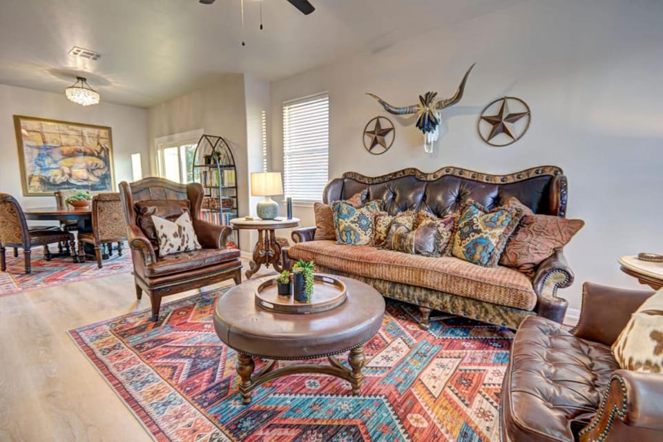 NEW Oak Lodge at Little Ranches 5 min to Square House in Wimberley