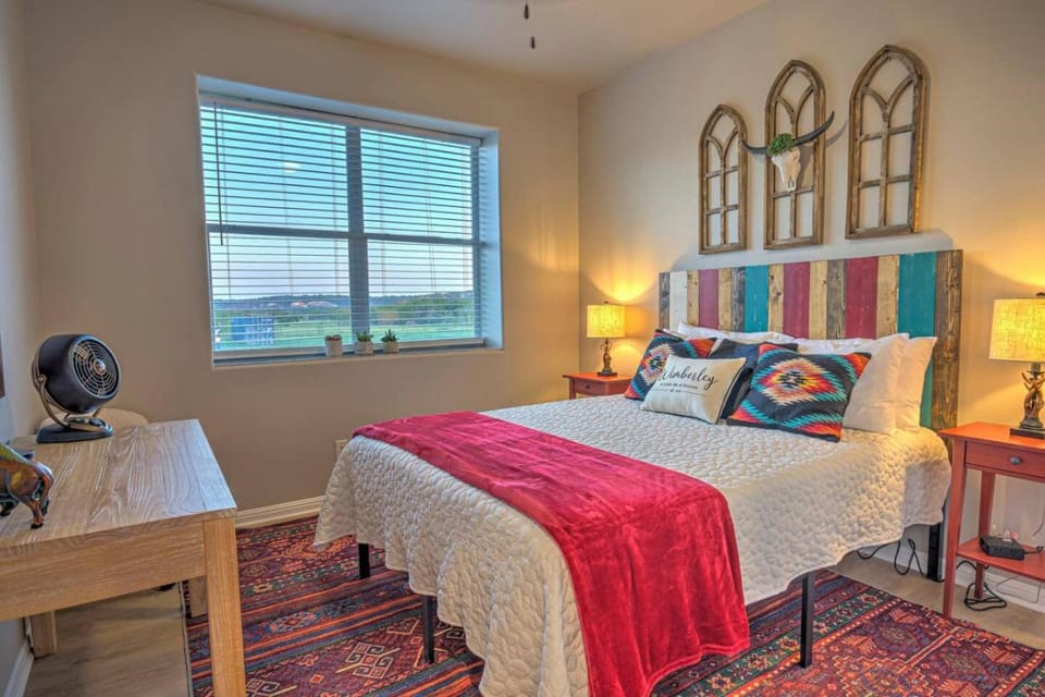 NEW Oak Lodge at Little Ranches 5 min to Square House in Wimberley