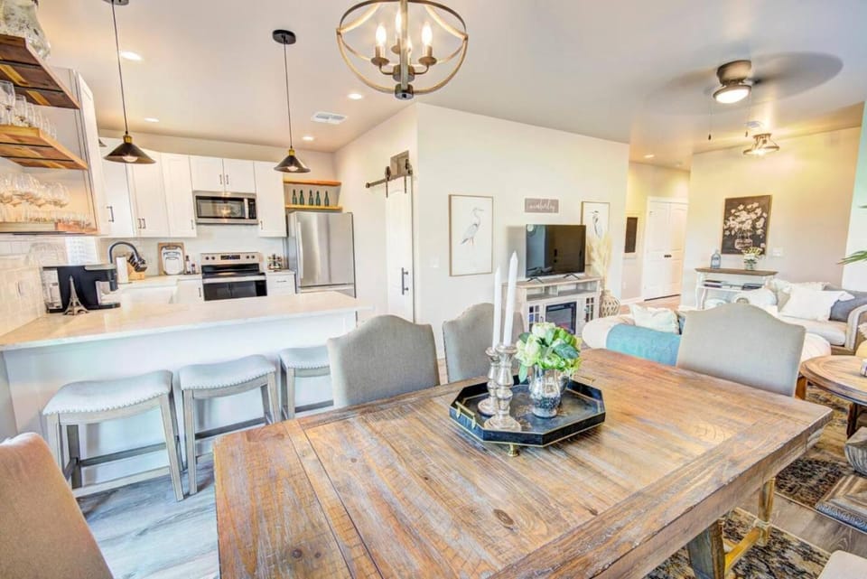 Winters Lodge at Little Ranches 5 min to Square House in Wimberley