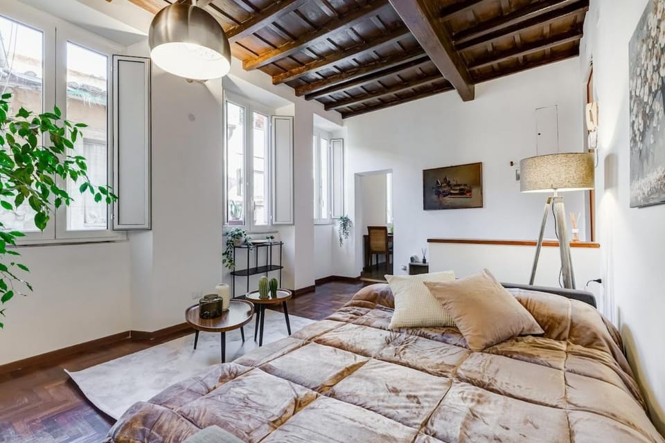 Bed, TV and multimedia, Living room