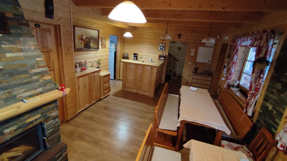 Bed, Kitchen or kitchenette