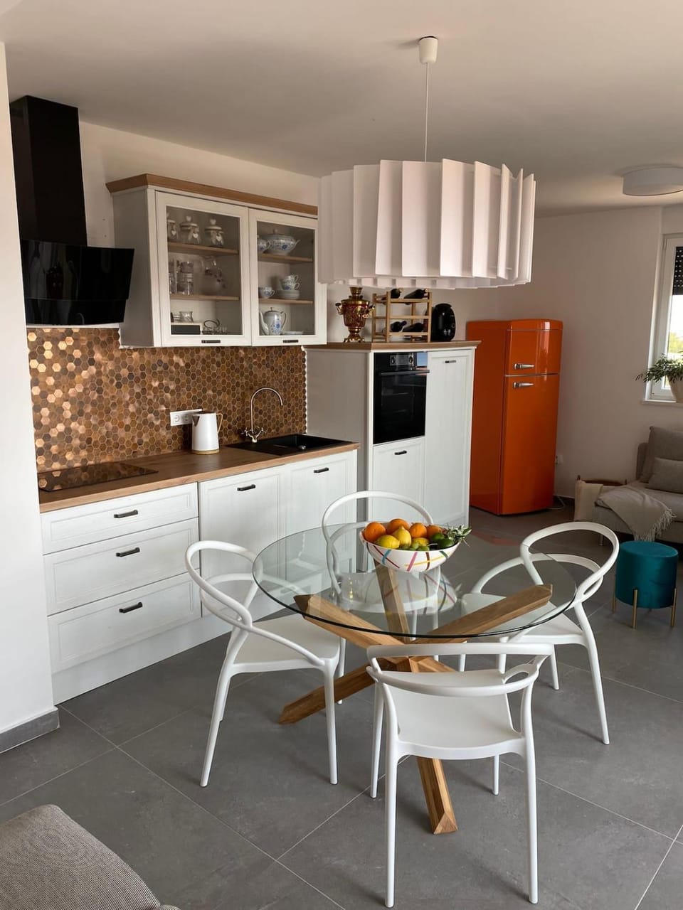 Kitchen or kitchenette, Dining area, Food, oven, stove