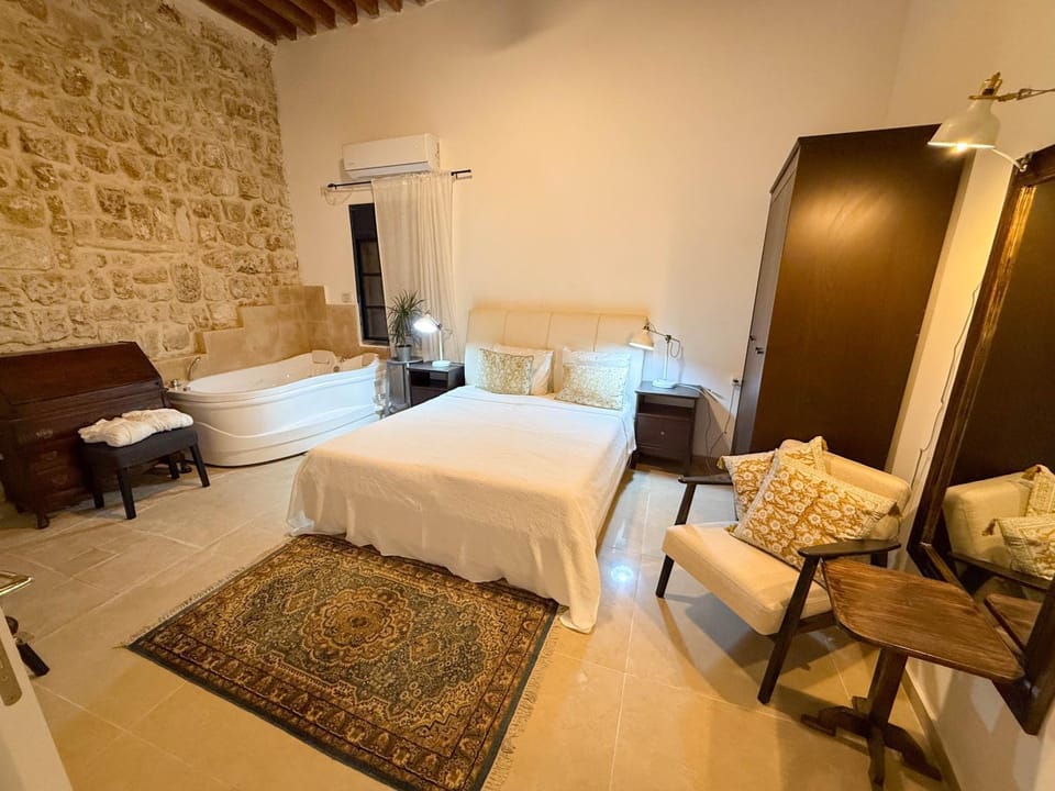 Bed, Living room, Bedroom