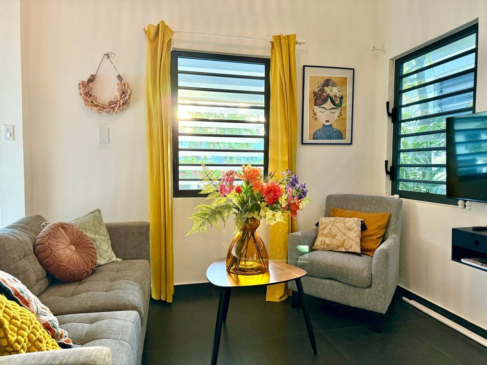 Living room, Seating area