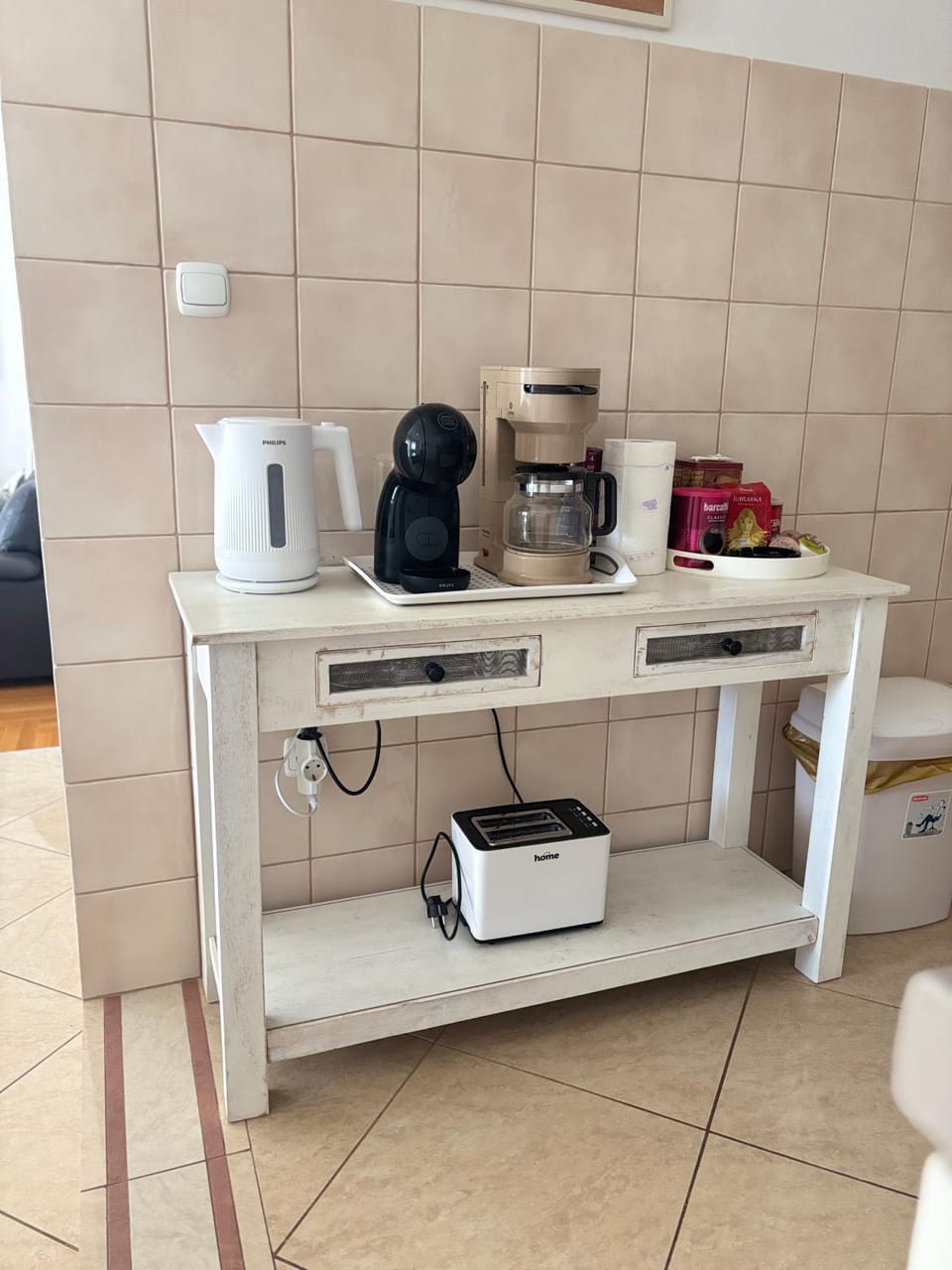 Coffee/tea facilities, toaster
