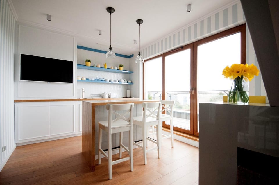 Day, Dining area