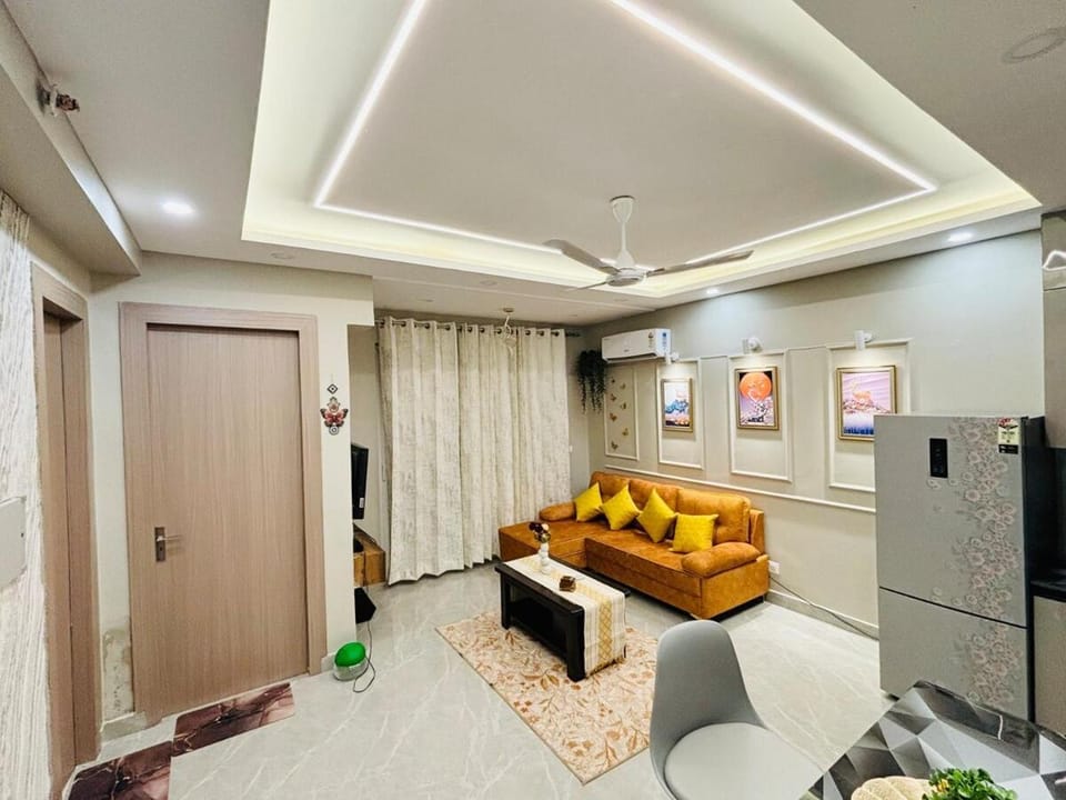 Luxe- Luxury Studio Apartment Apartment in Noida