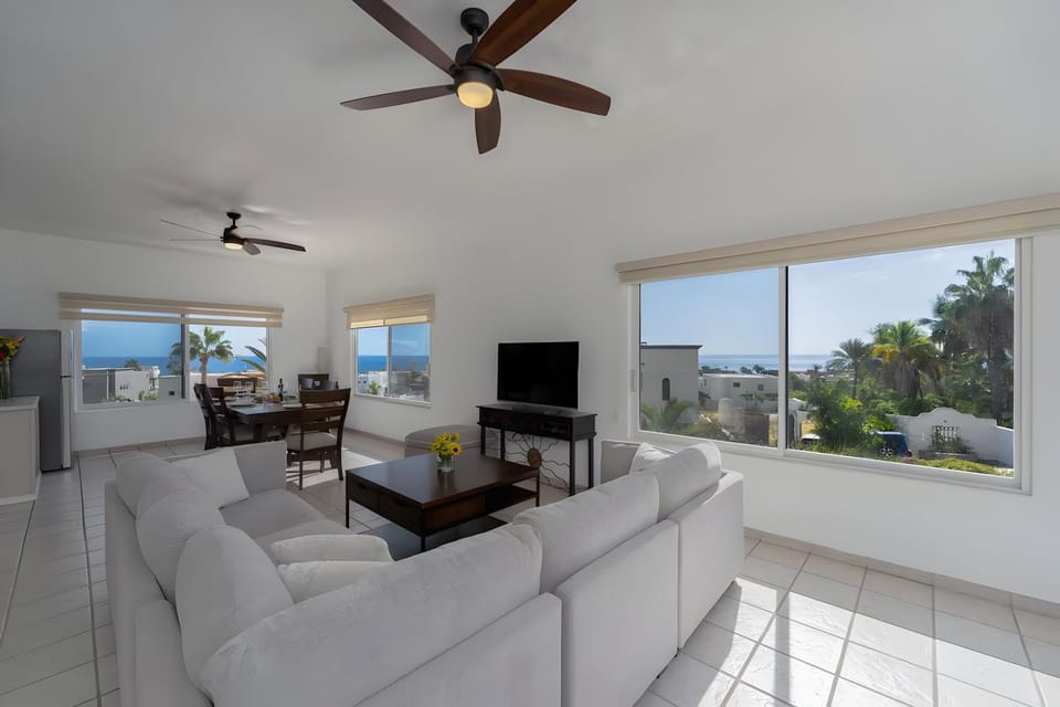Patio, Communal lounge/ TV room, Day, Natural landscape, TV and multimedia, View (from property/room), Balcony/Terrace, Living room, Seating area, Dining area, Evening entertainment