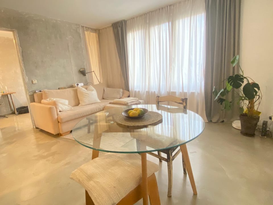Modern Sunny Flat in Neukolln Bed and Breakfast in Berlin
