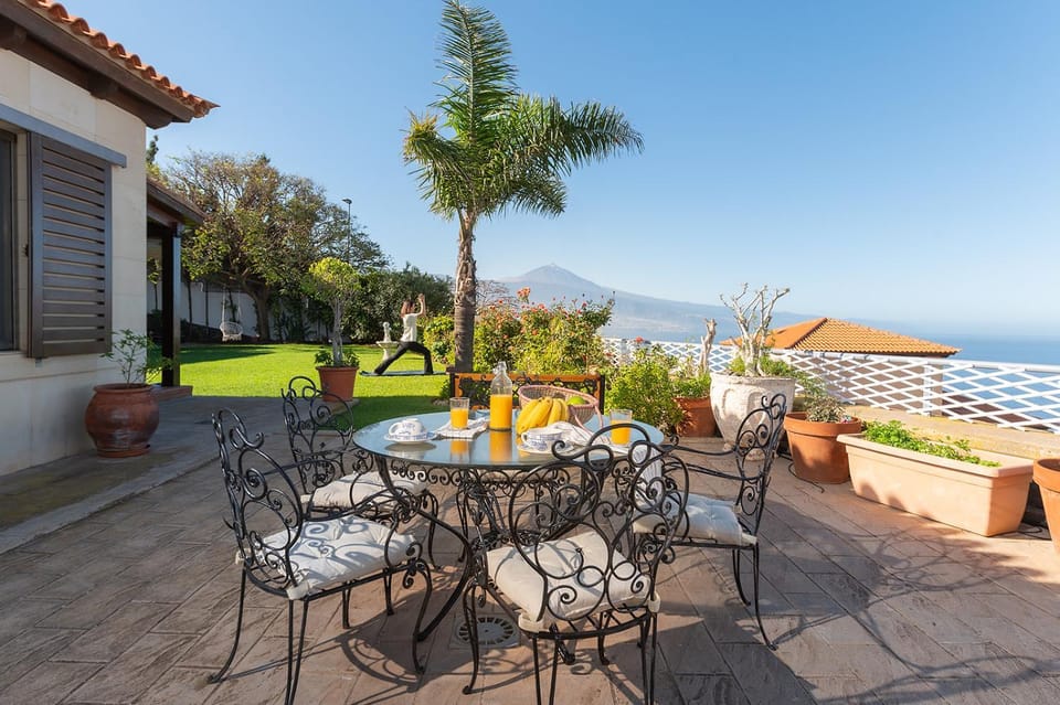 Patio, Garden view, Mountain view