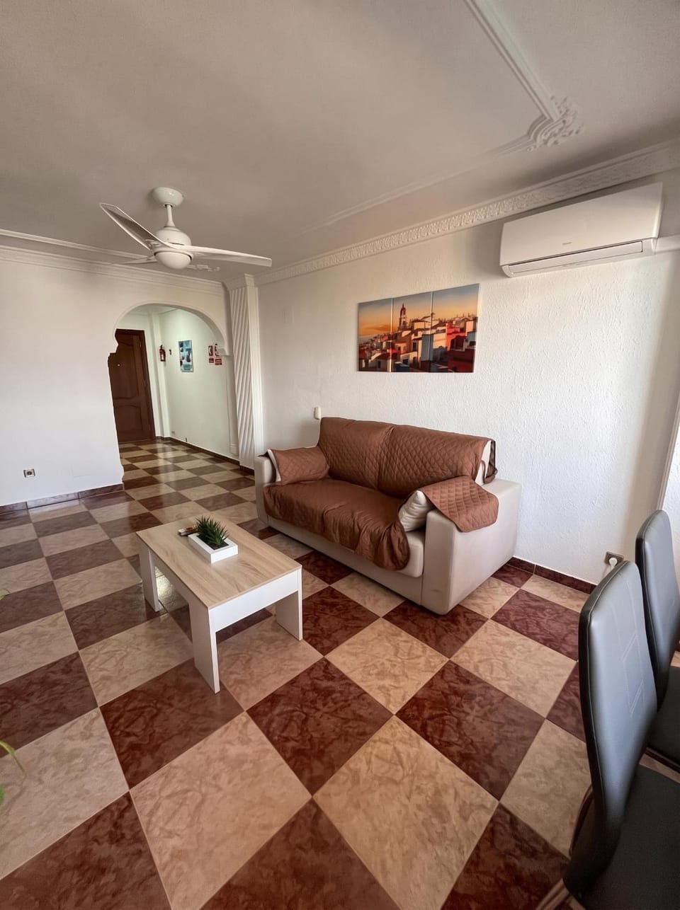 TV and multimedia, Living room, Seating area, air conditioner