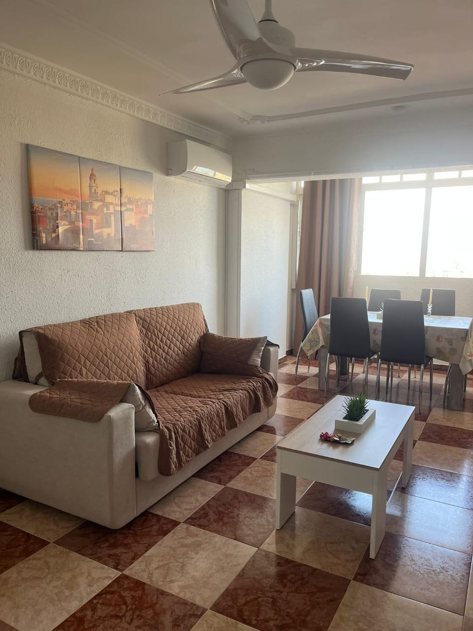 Living room, Seating area, Dining area, air conditioner