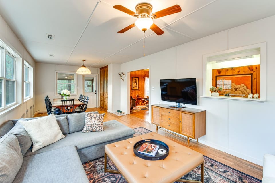 1 Mi to Beach: Lake Rabun Home w/ Carriage House House in Lake Rabun