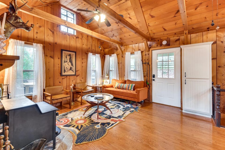 1 Mi to Beach: Lake Rabun Home w/ Carriage House House in Lake Rabun