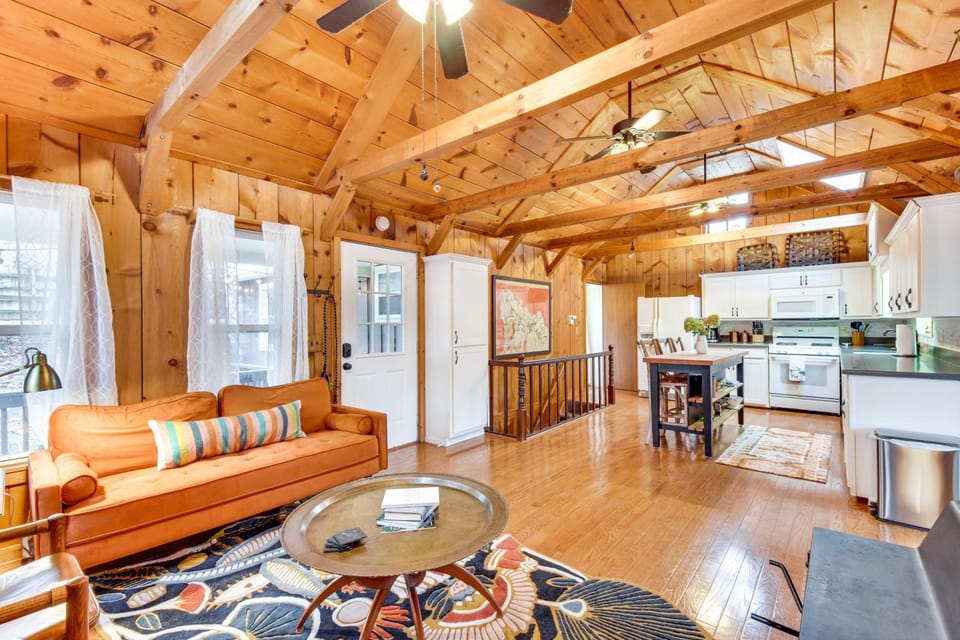 1 Mi to Beach: Lake Rabun Home w/ Carriage House House in Lake Rabun