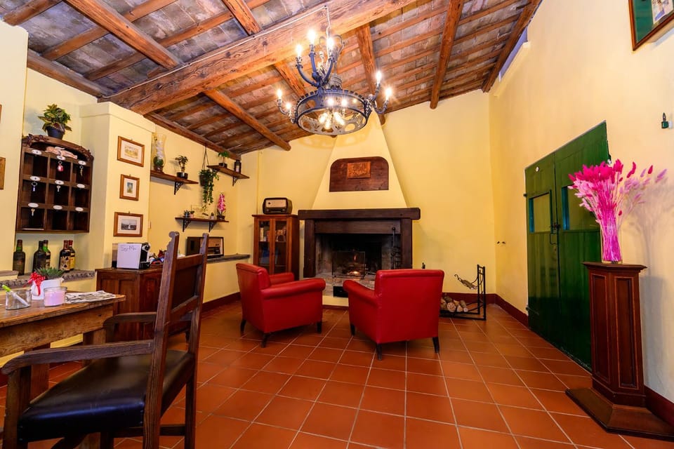 Living room, Seating area, fireplace