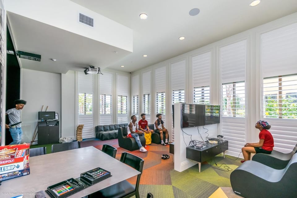 Solara Villa I 1 Minute Walk from Amenities House in Four Corners