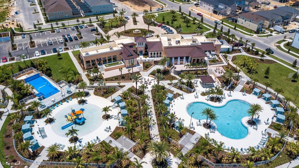 Solara Villa I 1 Minute Walk from Amenities House in Four Corners