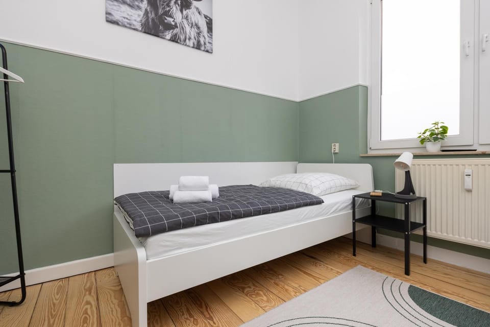 Photo of the whole room, Bedroom