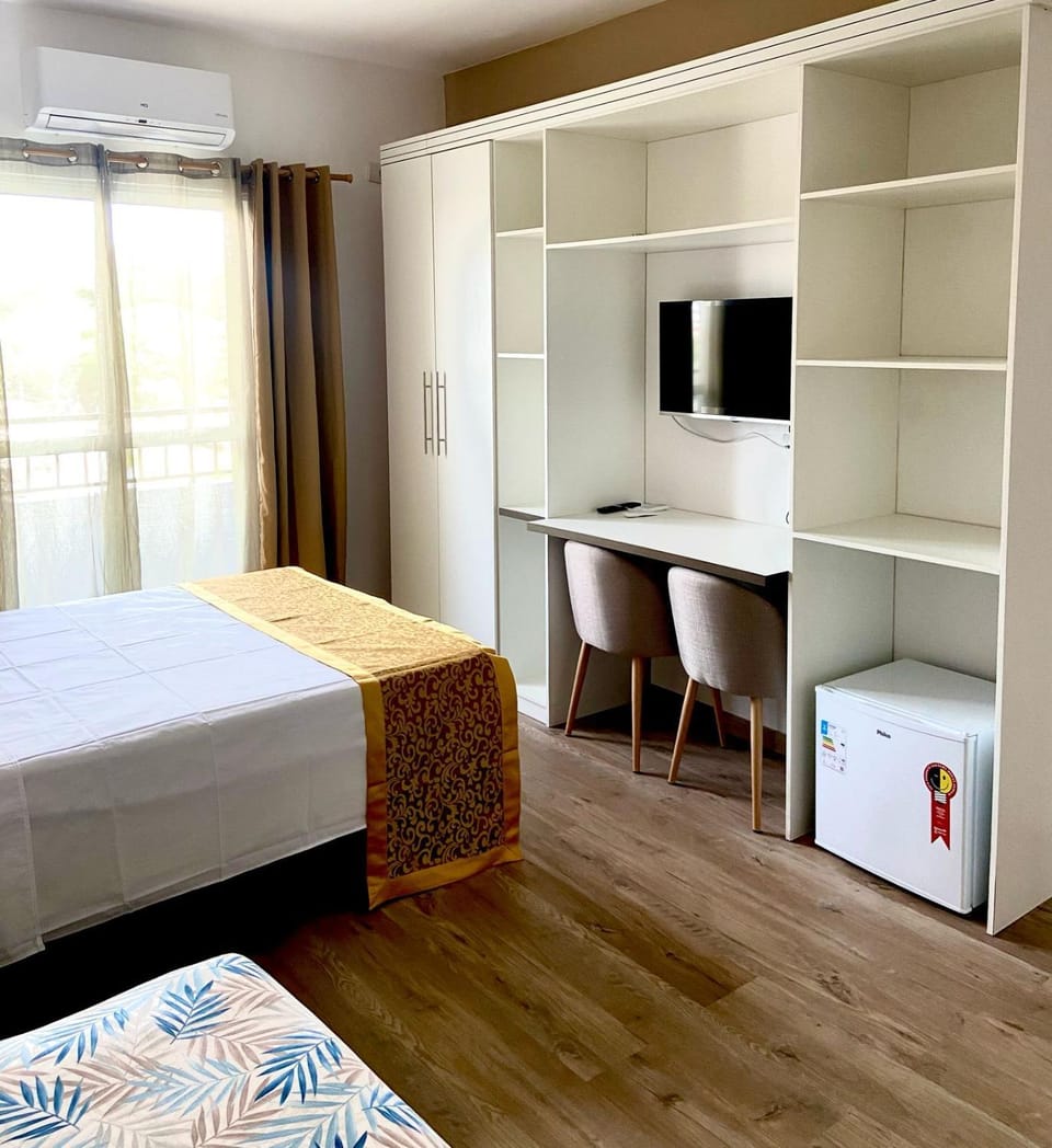 Bed, TV and multimedia, Photo of the whole room, Bedroom, wardrobe, air conditioner