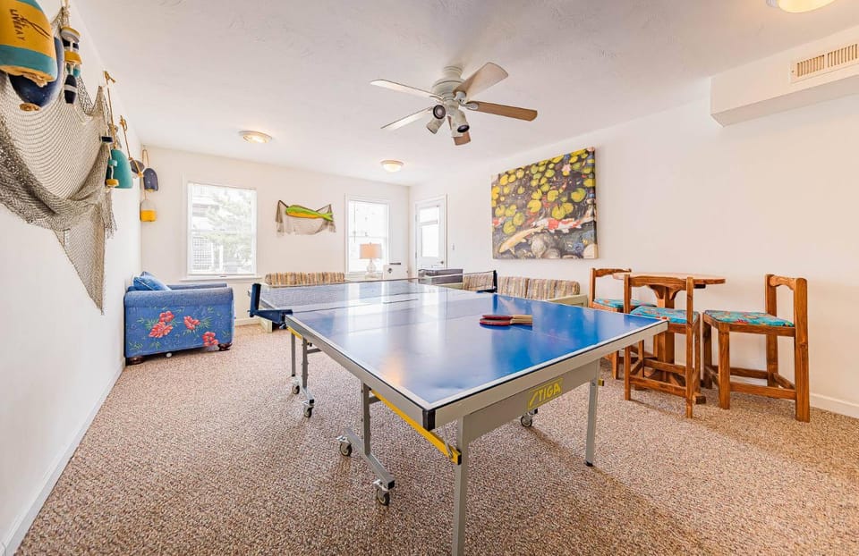 A Beach Ball - Corolla, Crown Point, Semi-Oceanfront, 50 Ft to Beach Access, Community Pool, Hot Tub, Pets OK House in Corolla