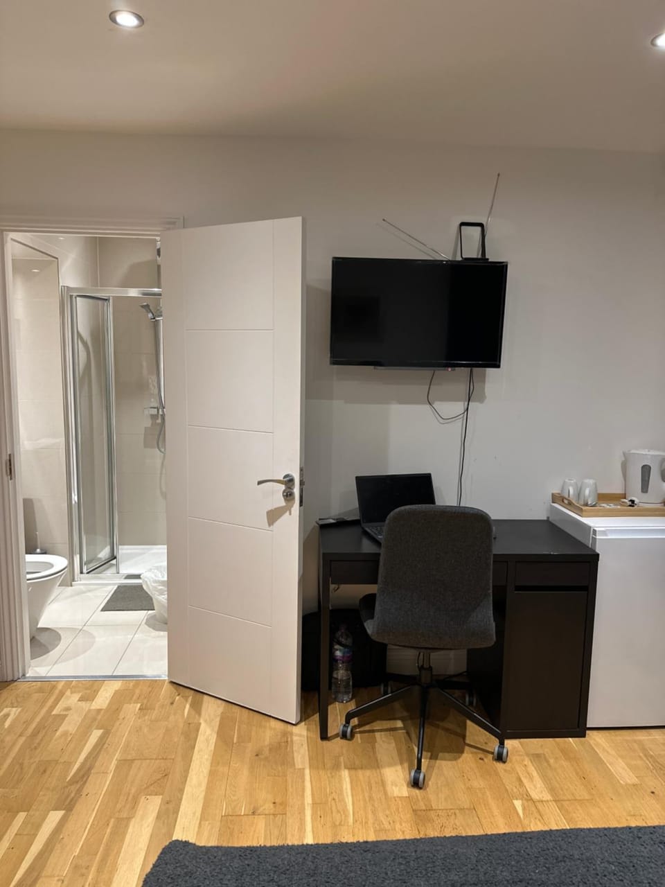Bathroom, TV and multimedia