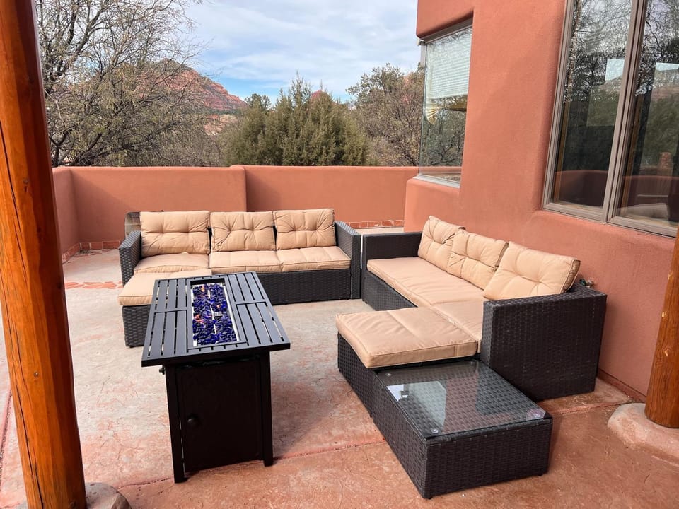 Hutson Lane Stunning Views Secluded Central Location Outdoor Pizza Oven Sedonas Essence House in Village of Oak Creek