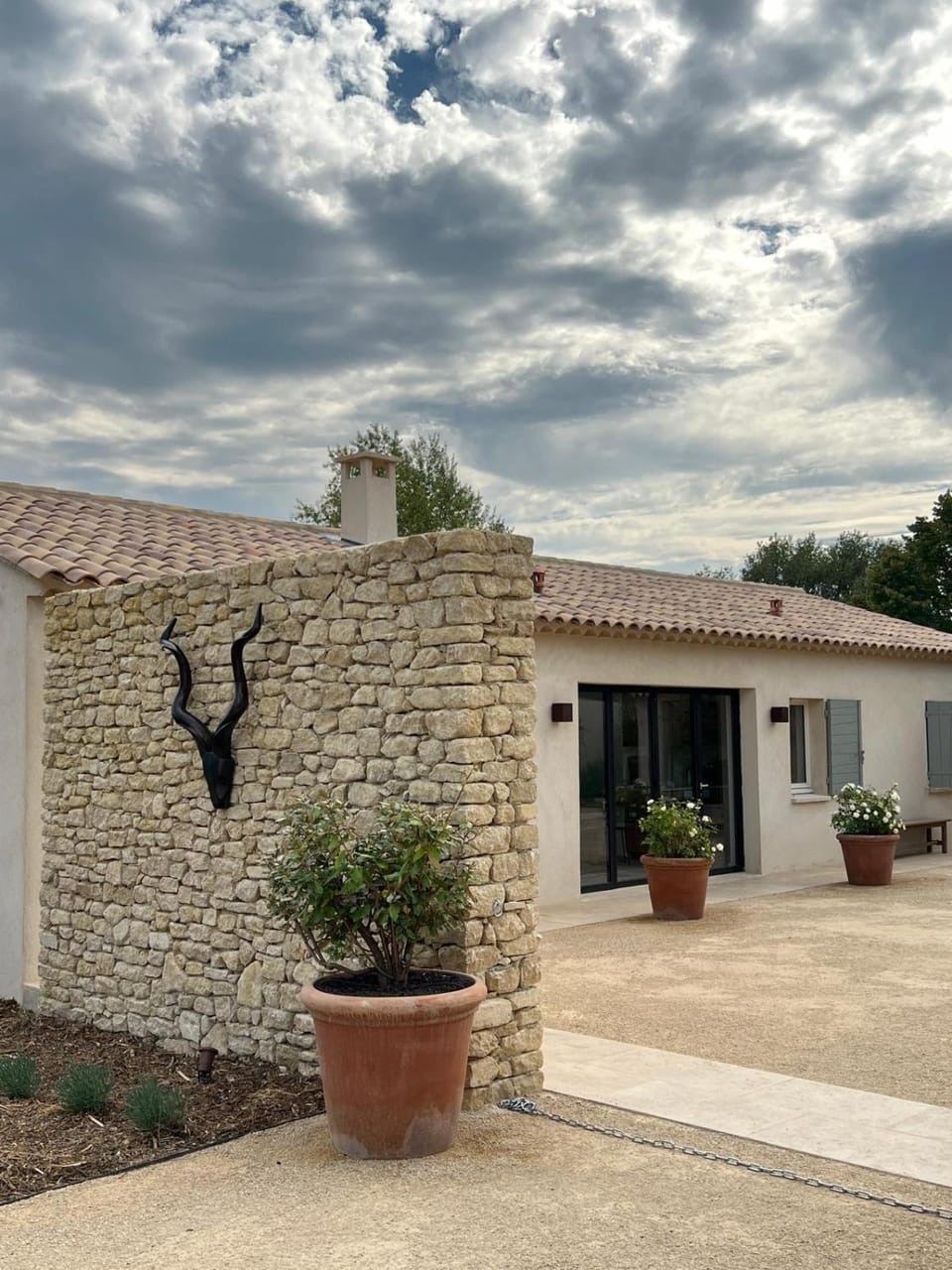 EcoLodge romantique proche Lourmarin Piscine Privée Borne recharge House in Lourmarin