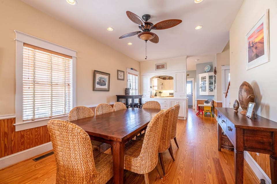 Pirates Hideout - Nags Head MP 10, Ocean View, Pool, Tiki Bar, Fenced Yard, Pets OK, Flex Stays House in Kill Devil Hills