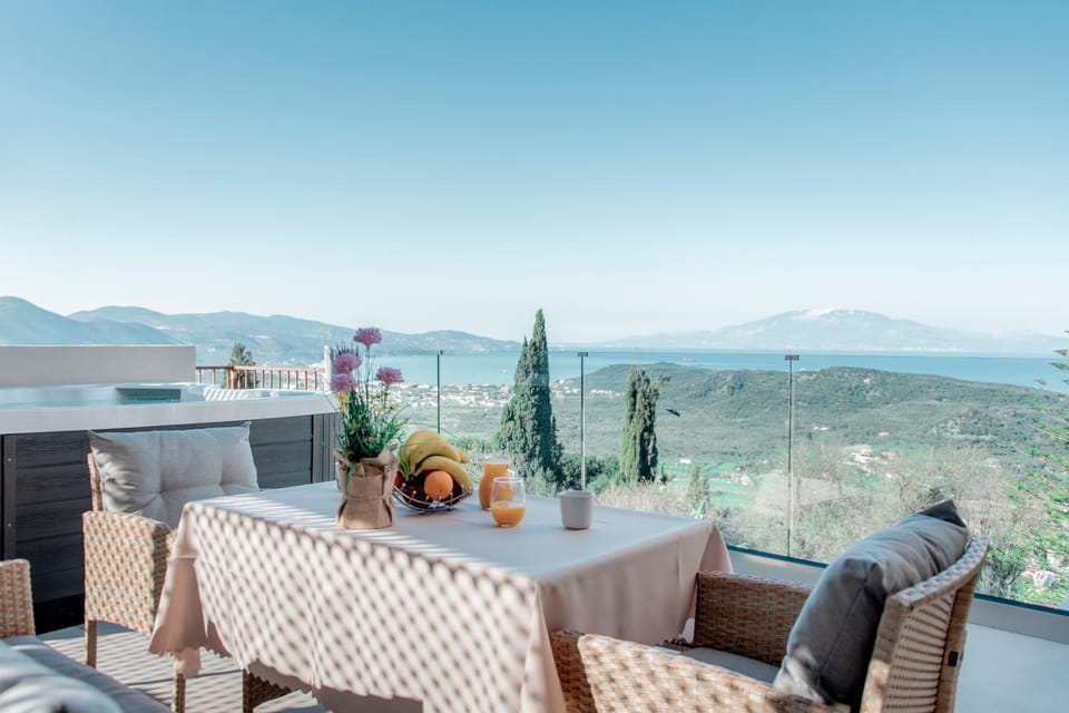 Natural landscape, View (from property/room), Balcony/Terrace, Seating area, Mountain view, Sea view