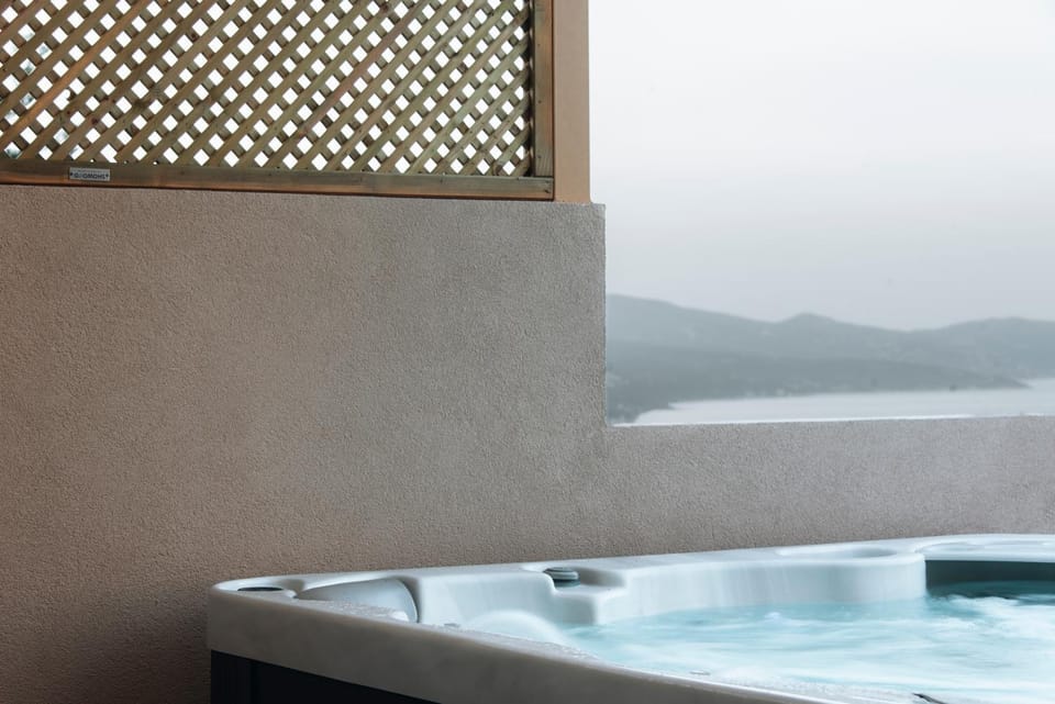 Natural landscape, Hot Tub, Mountain view