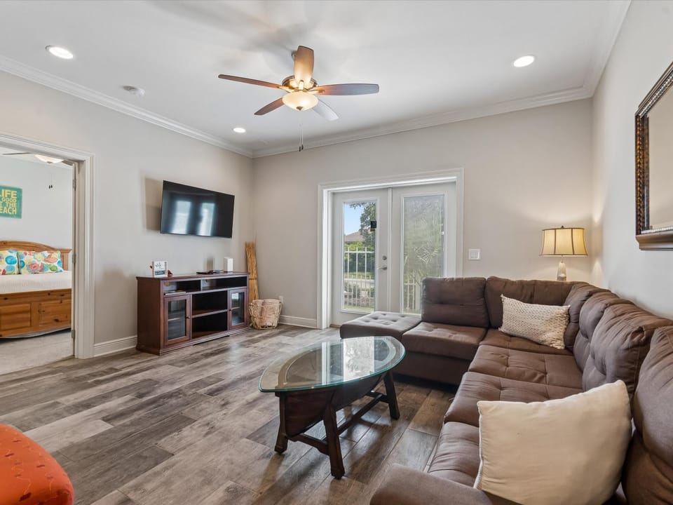 TV and multimedia, Balcony/Terrace, Living room, Seating area, furniture