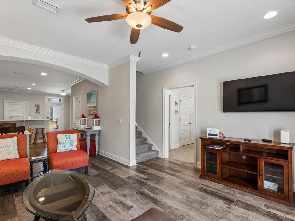 TV and multimedia, Living room, Seating area, furniture, air conditioner