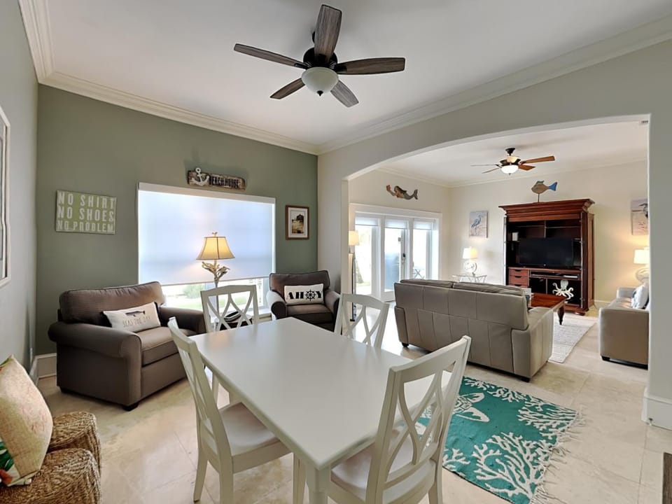 TV and multimedia, Living room, Seating area, Dining area, furniture