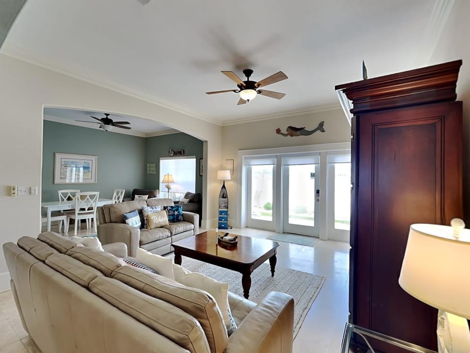 TV and multimedia, Living room, Seating area, Dining area, furniture