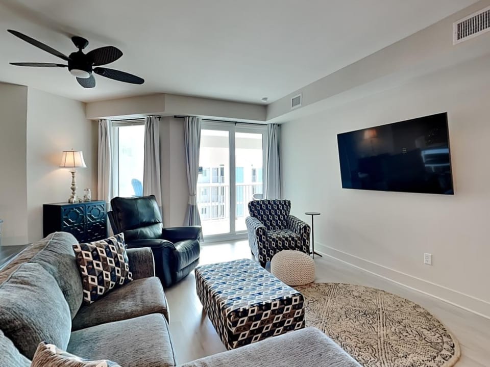 TV and multimedia, Balcony/Terrace, Living room, Seating area, furniture, air conditioner