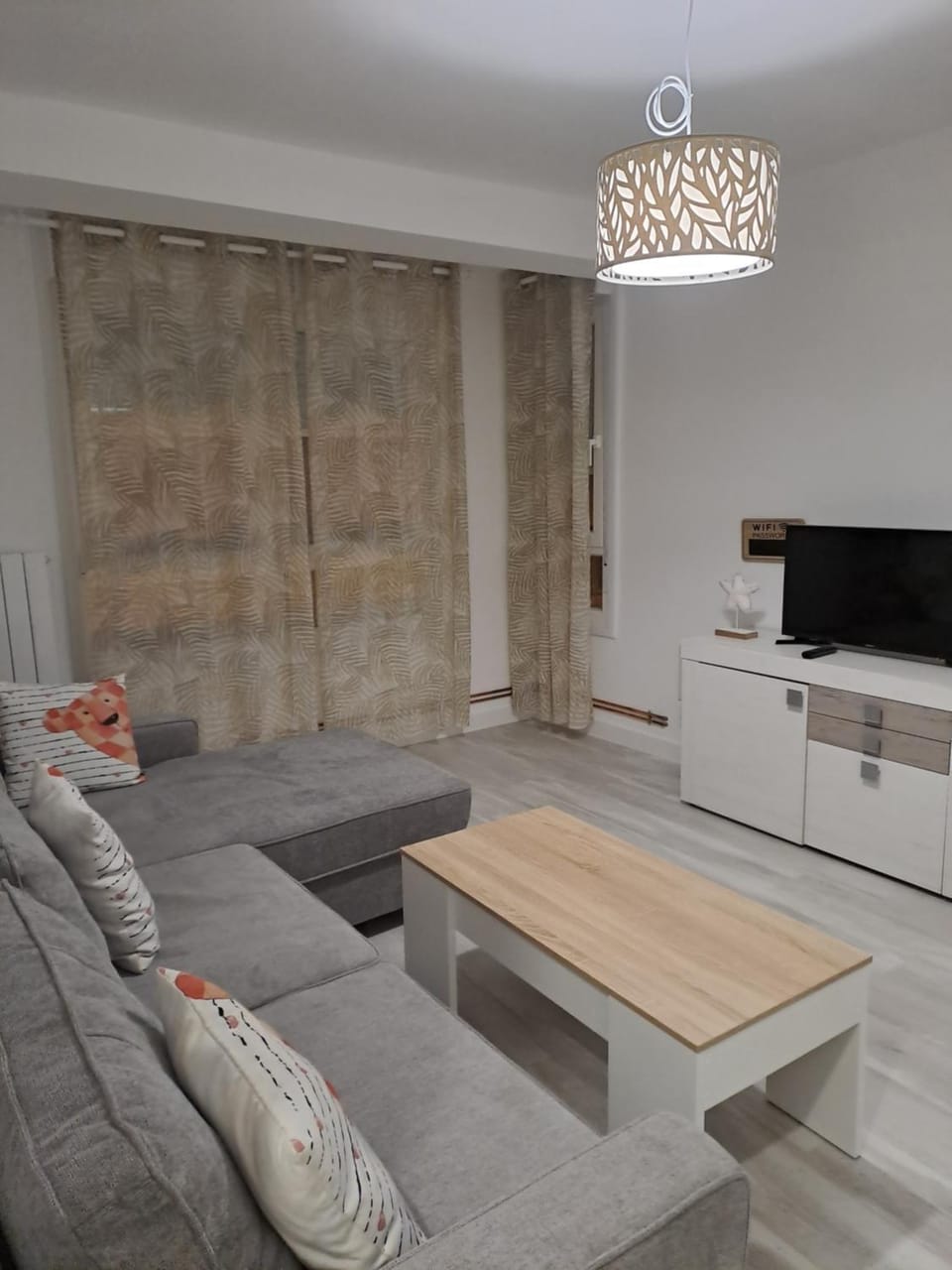 TV and multimedia, Living room, Seating area