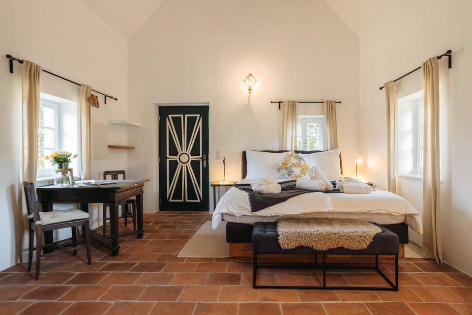 Bed, Seating area