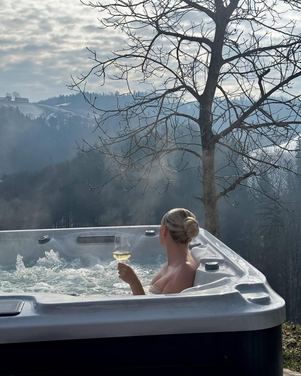 Day, Natural landscape, Hot Tub, Guests