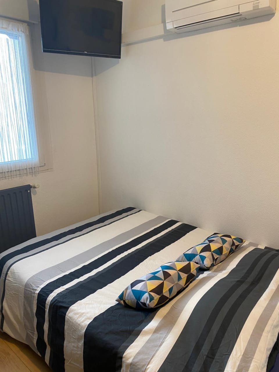 Nancy, Magnifique studio totalement climatisé, meublé, salle de bains et wc séparés, parking privé, cuisine équipée, WIFI Apartment in Grand Est