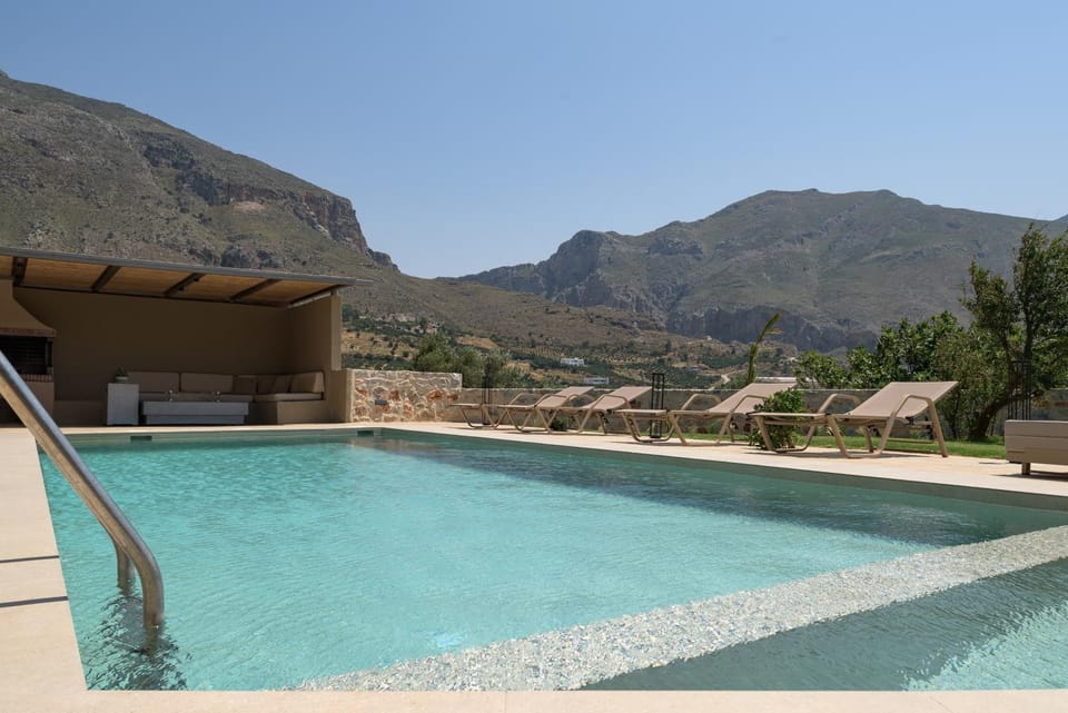 Nearby landmark, Day, Natural landscape, Mountain view, Pool view, Swimming pool, sunbed